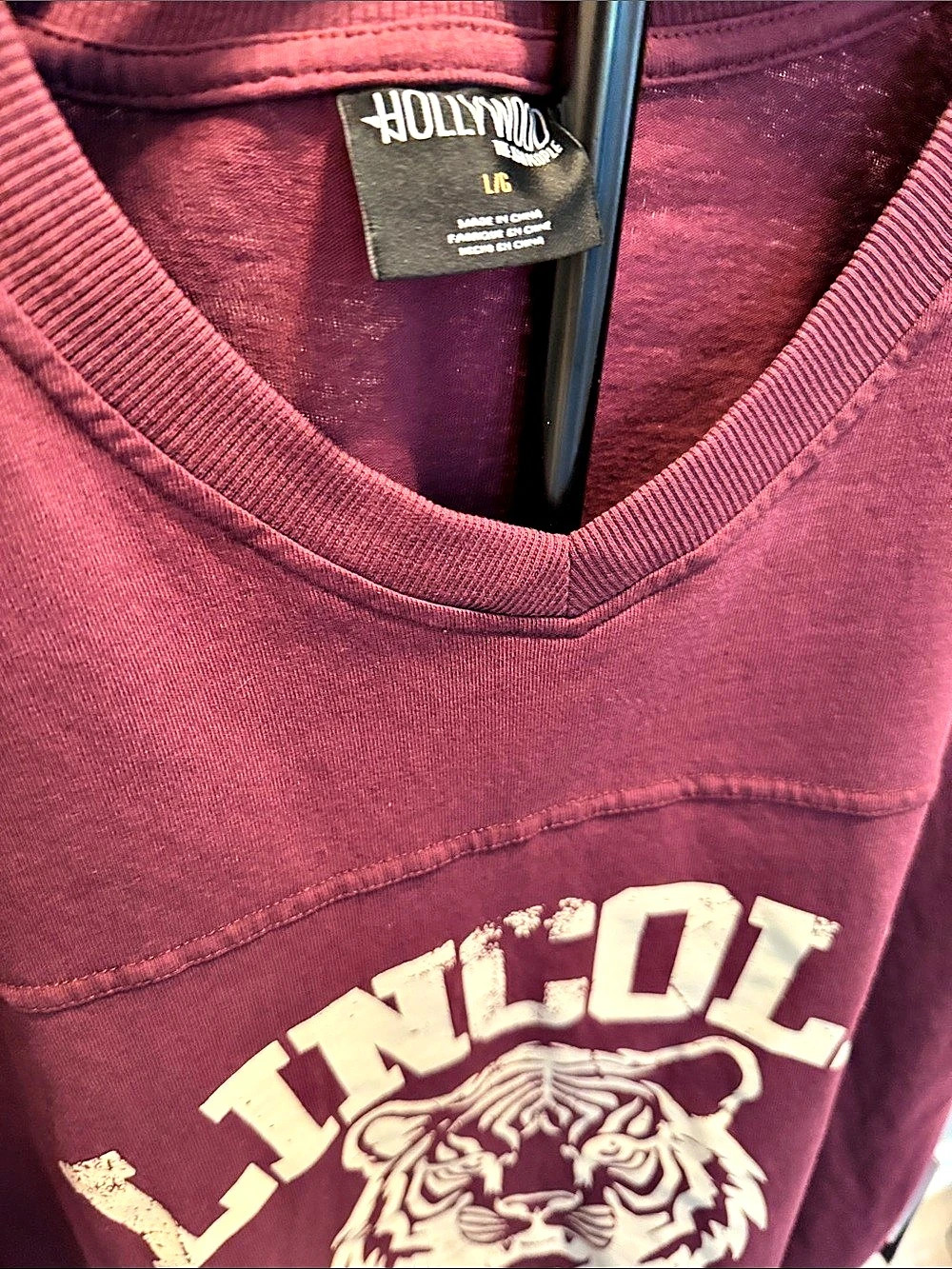 Hollywood Lincoln Rugby Graphic Tee in Burgundy Size Large NWT - Picture 4 of 4